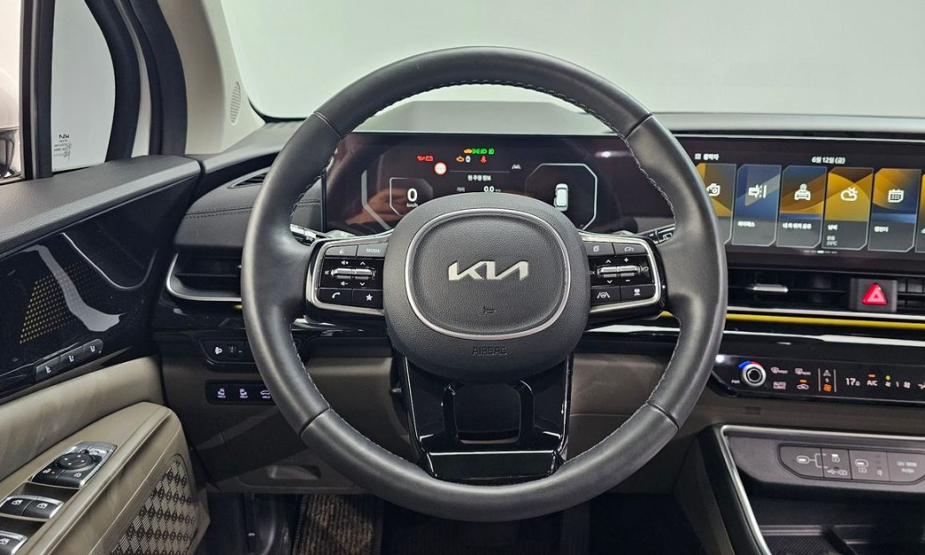 Kia Carnival 9-Seater Signature, 2025