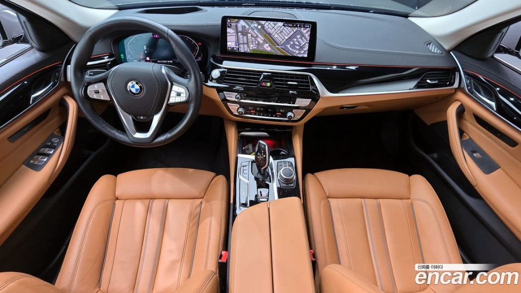 BMW 5-Series 520i Luxury, 2022
