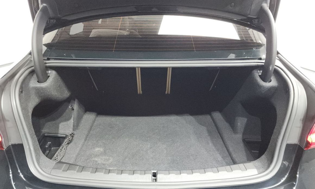 BMW 3-Series 320i M Sport, 2024