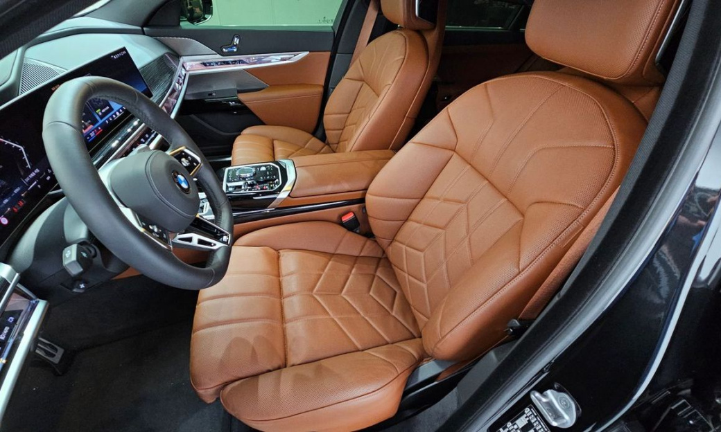 BMW 7-Series 740i xDrive M Sport, 2025