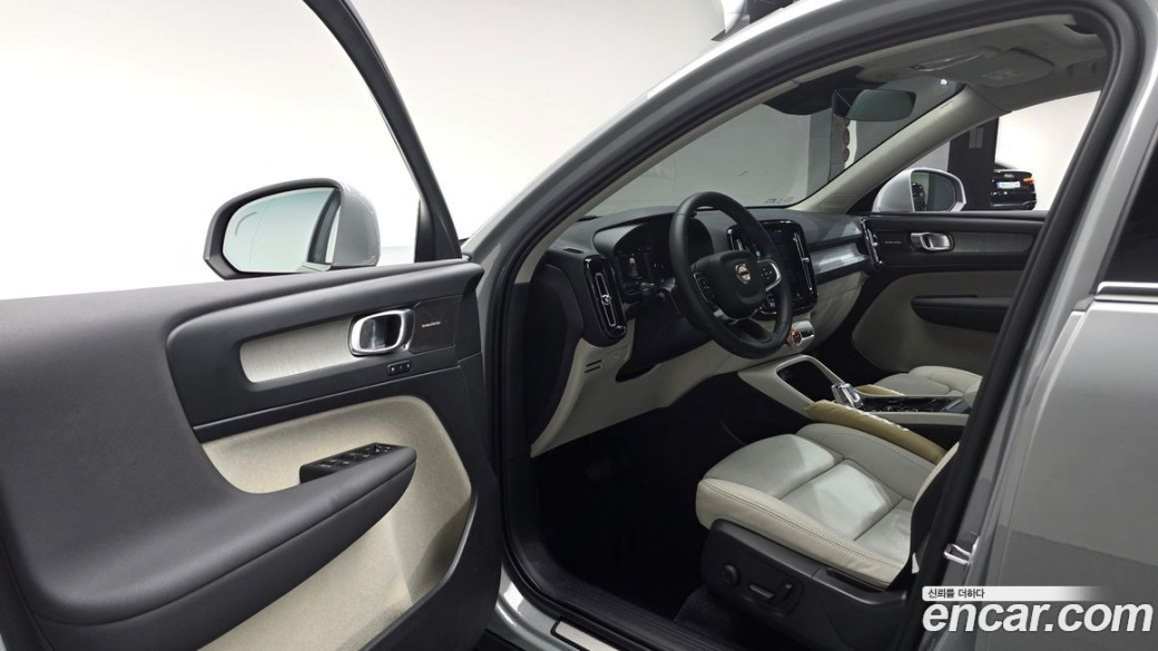 Volvo XC40 B4 Ultra Bright, 2025