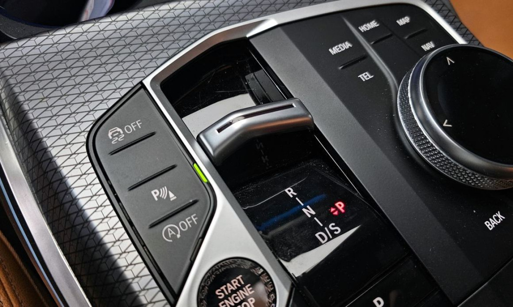 BMW 3-Series 320i M Sport, 2025