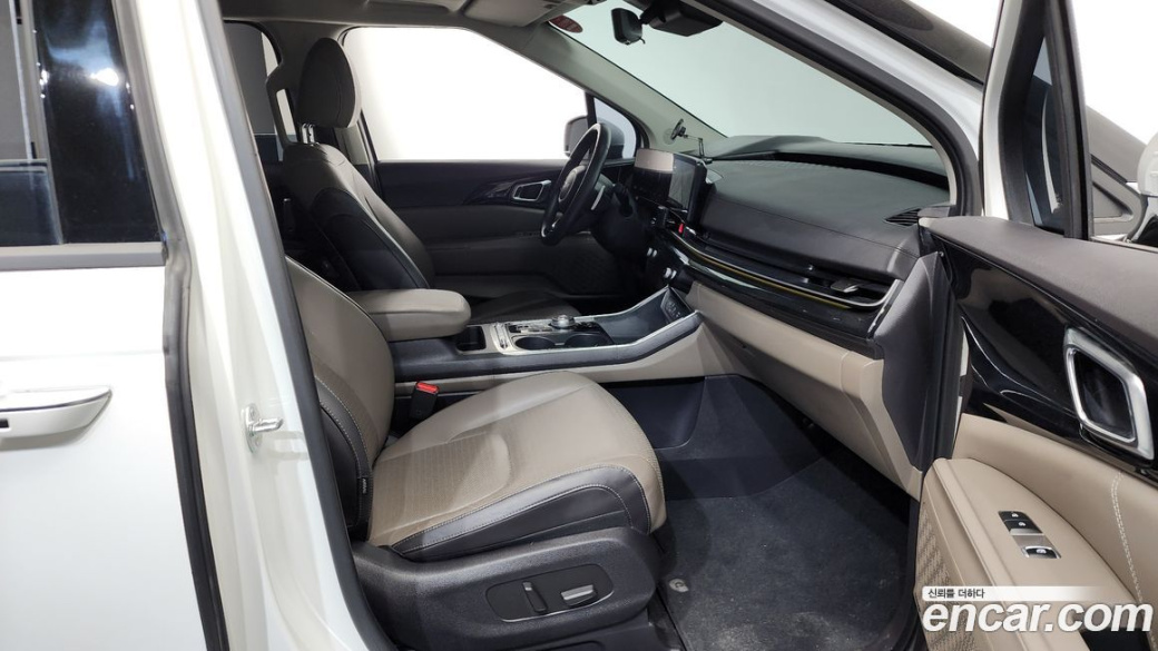 Kia Carnival 9-Seater Signature, 2024
