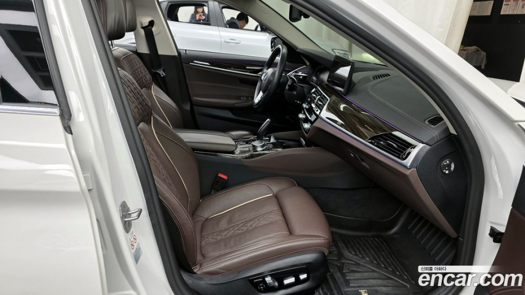 BMW 5-Series 523d Luxury, 2022