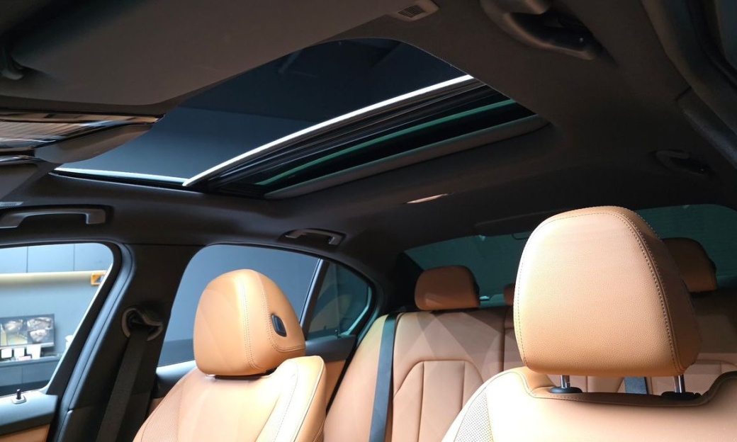 BMW 3-Series 320i M Sport, 2023