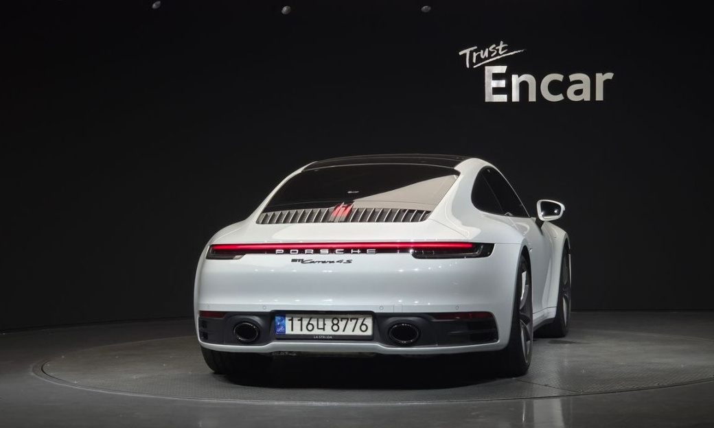 Porsche 911 Carrera 4, 2022