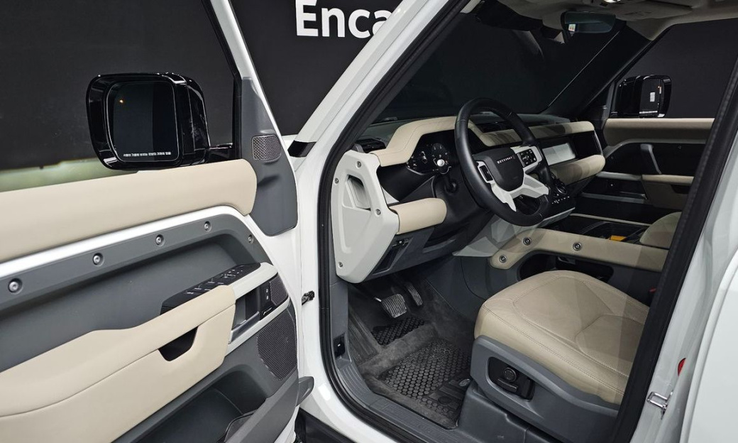 Land Rover Defender 110 D250 SE, 2024