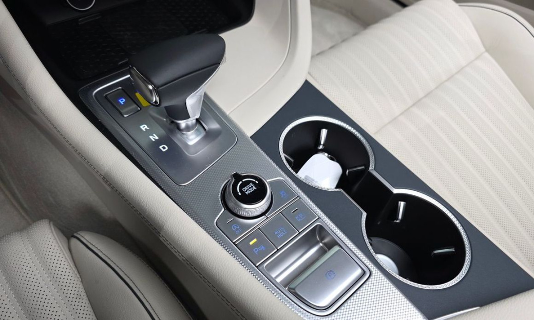 Genesis G70 Gasoline 2.5T 2WD, 2025