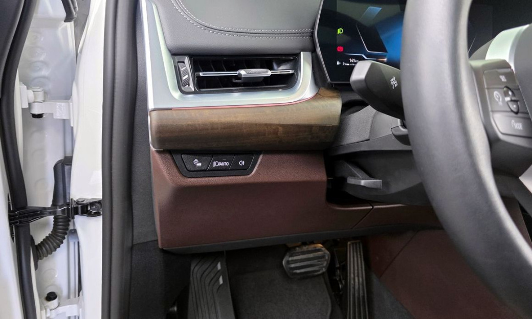 BMW 2-Series 220i Luxury, 2024