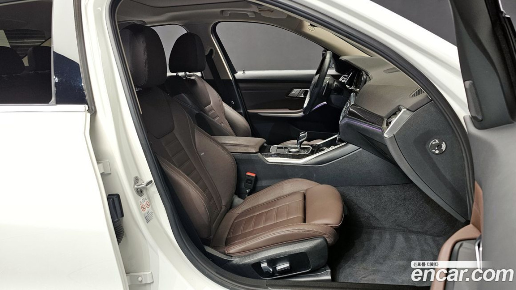 BMW 3-Series 320i Luxury, 2022