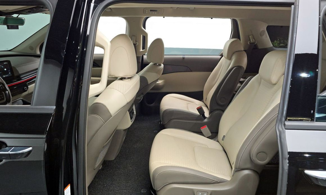 Kia Carnival 9-Seater Signature, 2025