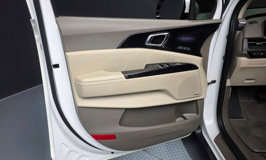 Kia Carnival 7-Seater Signature, 2023