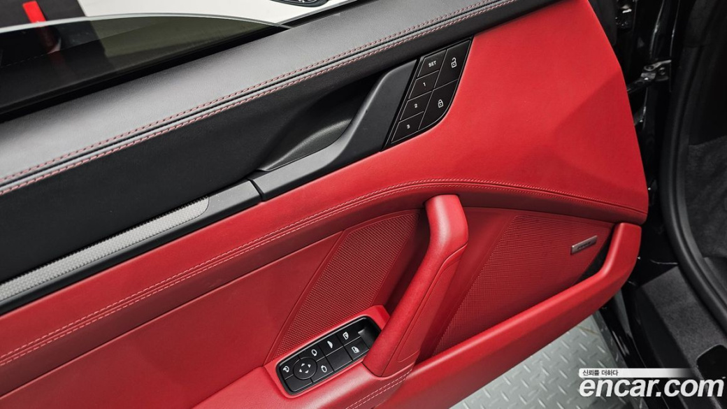 Porsche 911 Carrera 4 GTS Cabriolet, 2022