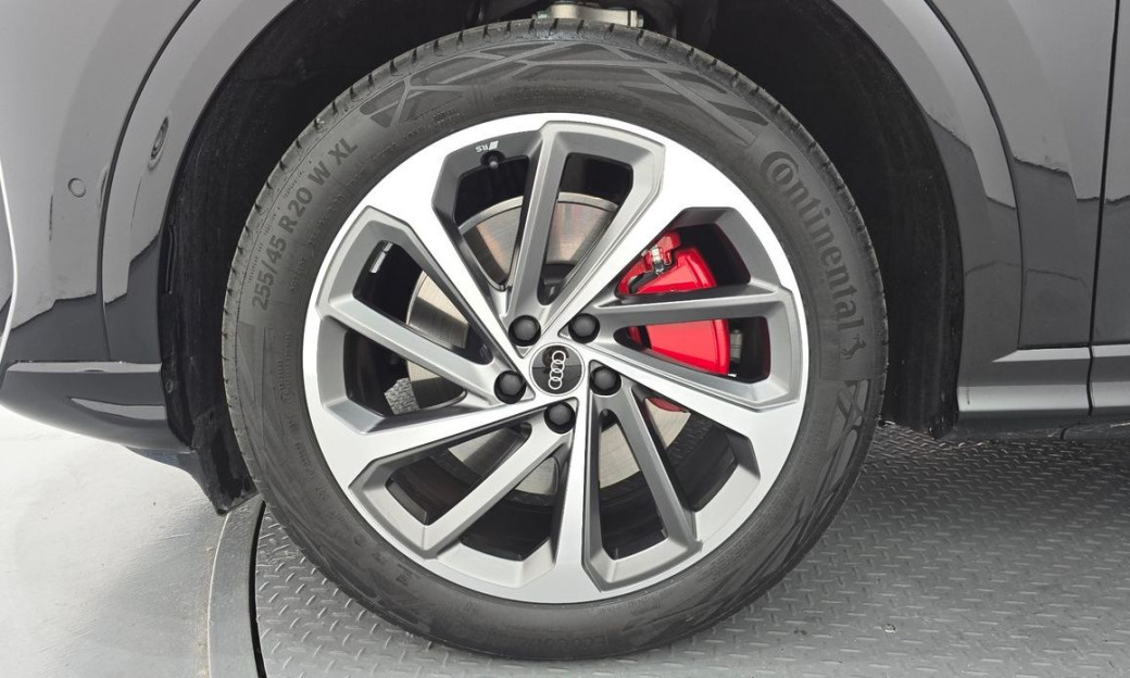 Audi Q5 40 TDI Quattro S Line Black Edition, 2025