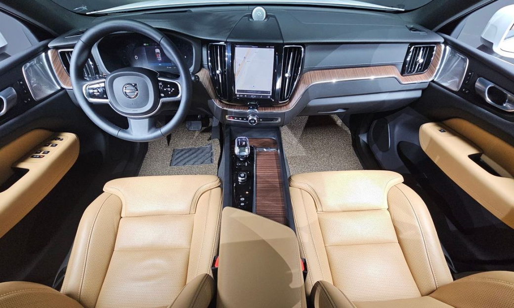 Volvo XC60 B6 Ultra Bright, 2024