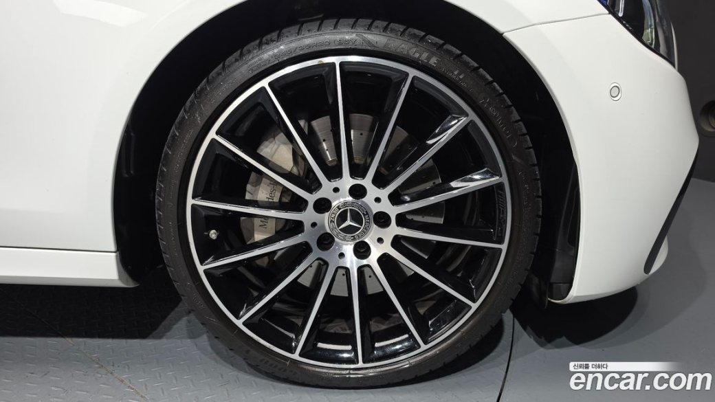 Mercedes-Benz E-Class E350 4MATIC AMG Line, 2023