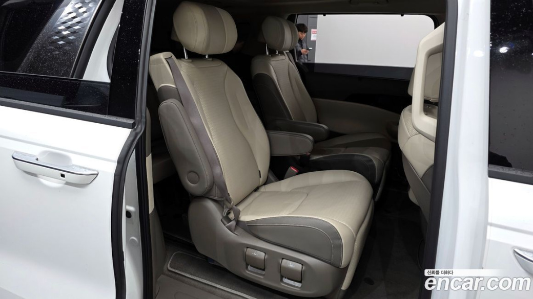 Kia Carnival 7-Seater Signature, 2024