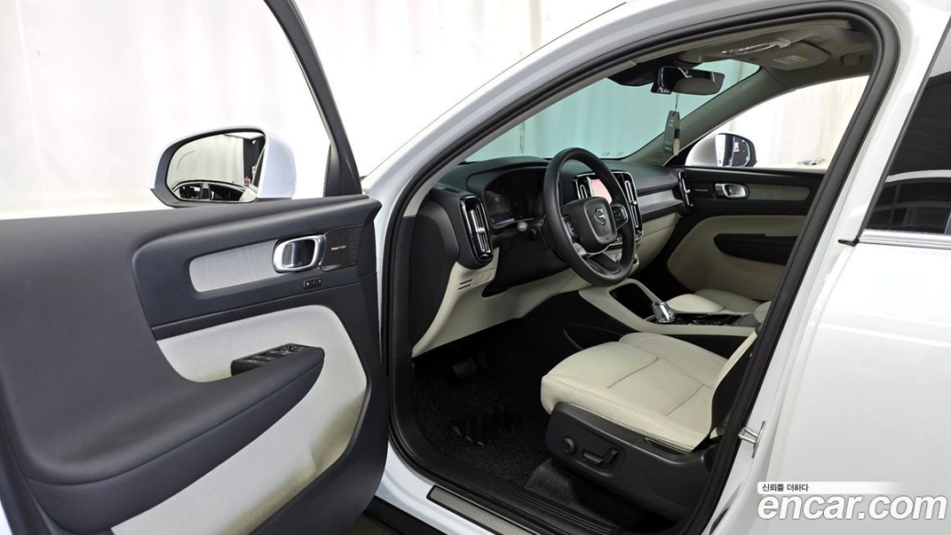 Volvo XC40 B4 Ultimate Bright, 2024