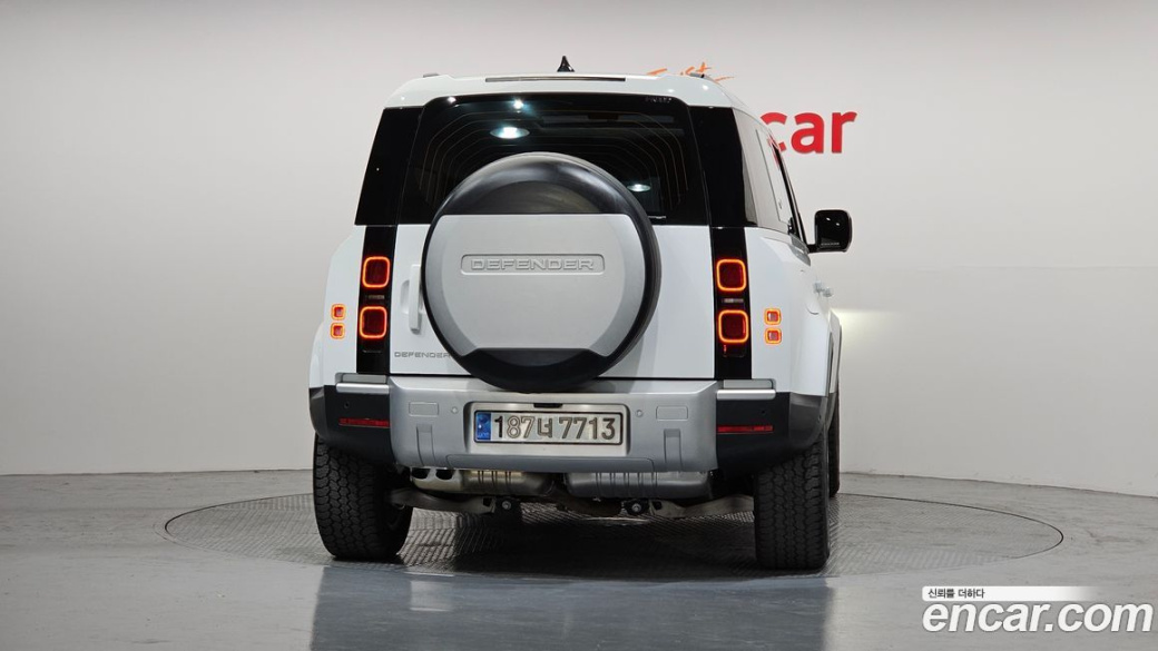 Land Rover Defender 110 D250 SE, 2024