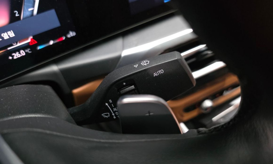 BMW 3-Series 320i, 2024