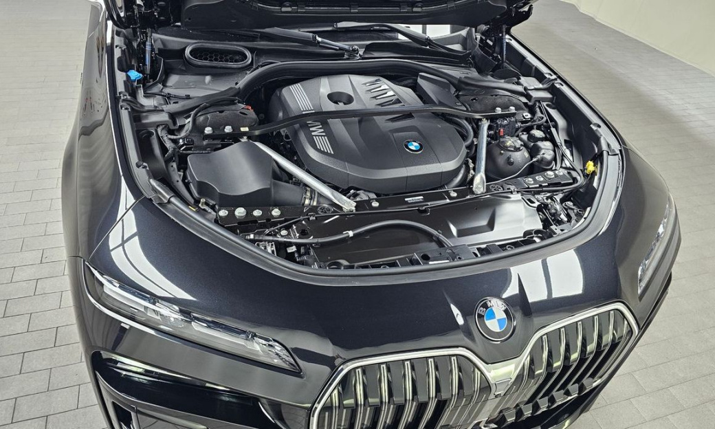 BMW 7-Series 740i xDrive M Sport, 2025