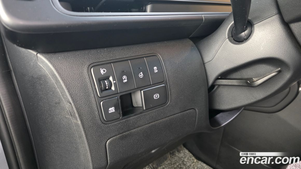 Hyundai Staria 4WD Tourer 9-Seater, 2023