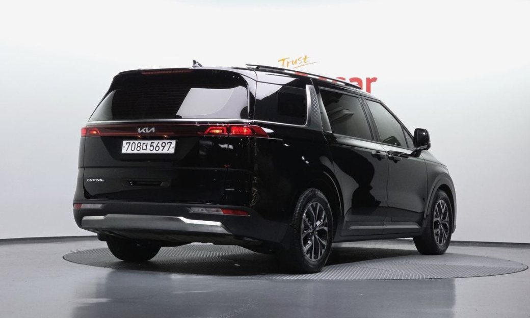 Kia Carnival 11-Seater Signature, 2023