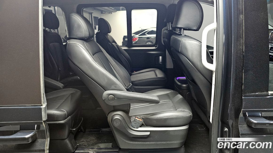 Hyundai Staria Lounge 9-Seater, 2023