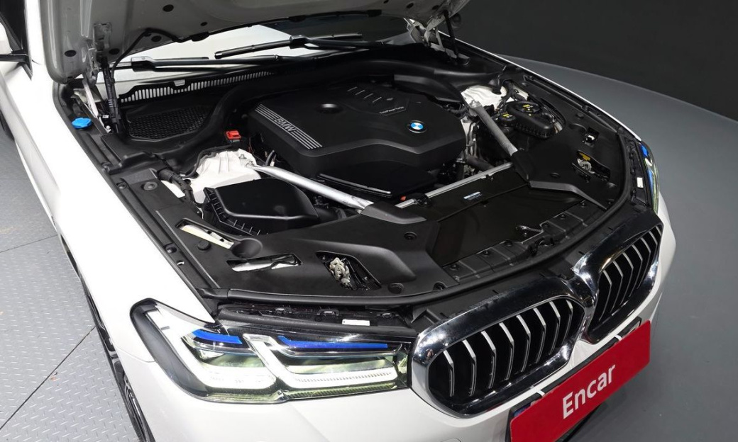 BMW 5-Series 530i xDrive M Sport Package, 2023