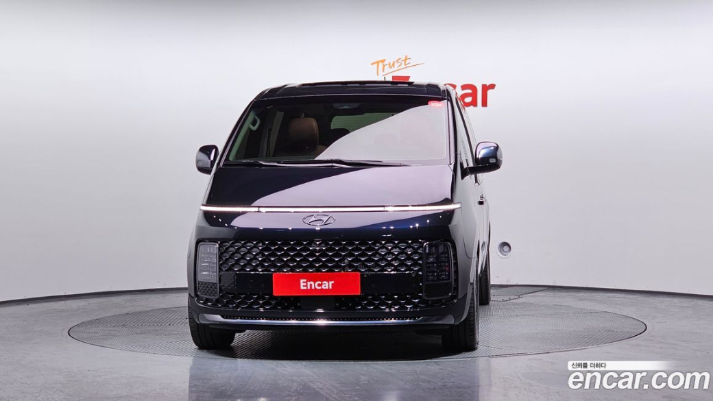 Hyundai Staria 4WD Lounge 9-Seater, 2022