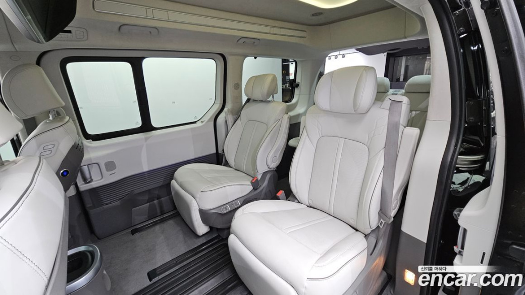 Hyundai Staria 4WD Lounge 7-Seater, 2024
