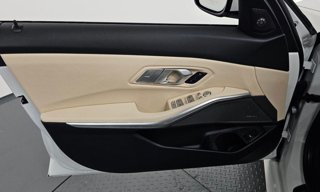 BMW 3-Series 320i M Sport, 2024