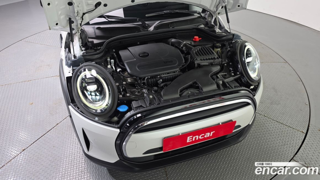 Mini Cooper Classic Plus Launch Pack, 2023