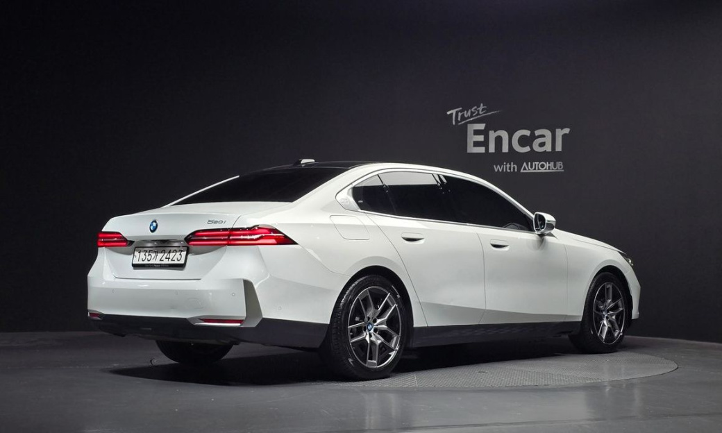 BMW 5-Series 520i, 2024