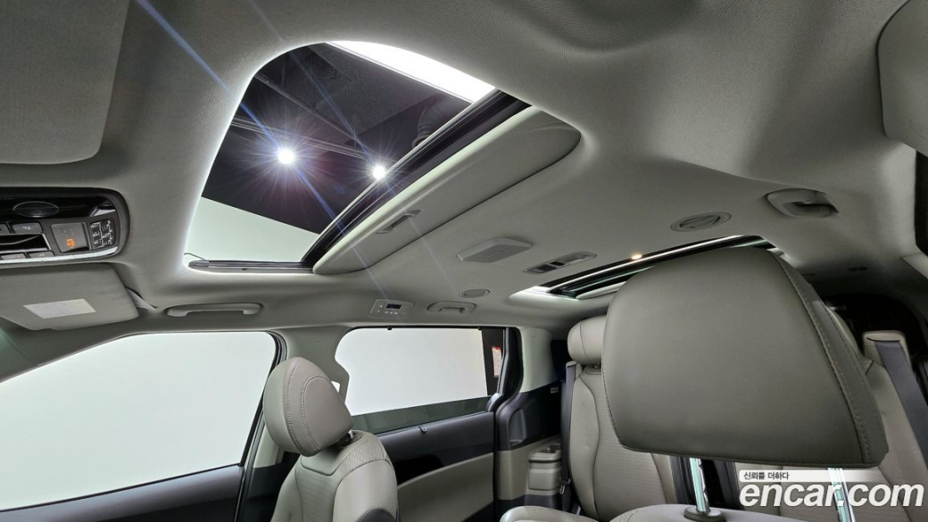 Kia Carnival 7-Seater Signature, 2024