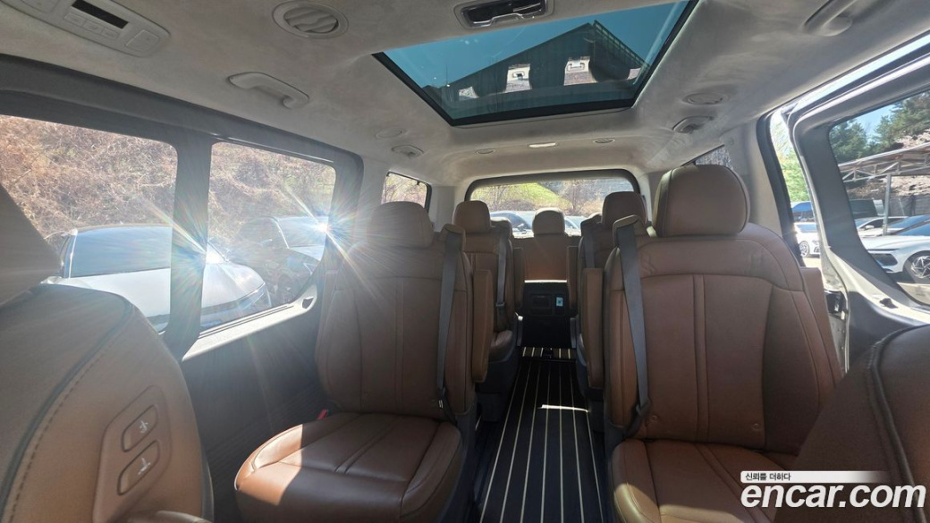 Hyundai Staria Lounge 9-Seater, 2025