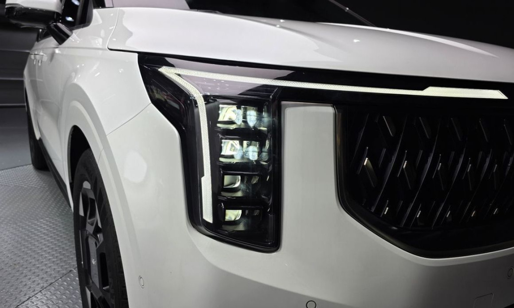Kia Carnival 9-Seater Signature, 2024