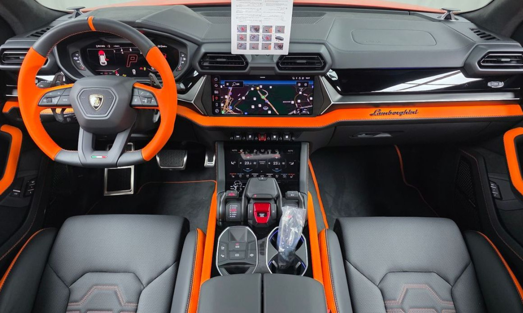 Lamborghini Urus 4.0 V8 SE, 2025