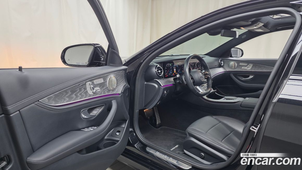 Mercedes-Benz E-Class E350 4MATIC AMG Line, 2023