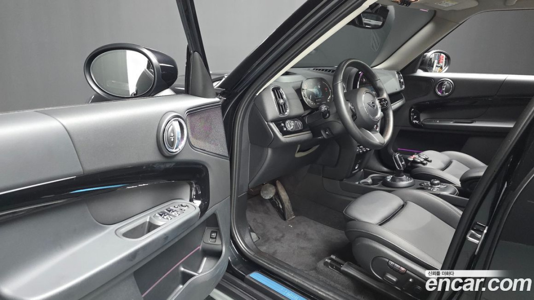 Mini Countryman Classic Plus Launch Pack, 2023