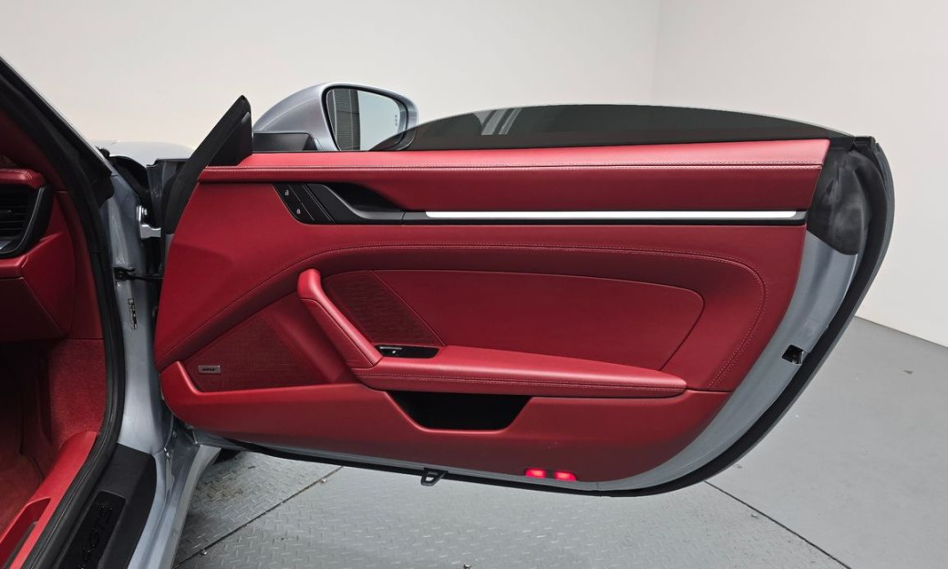 Porsche 911 Carrera 4 GTS Cabriolet, 2022