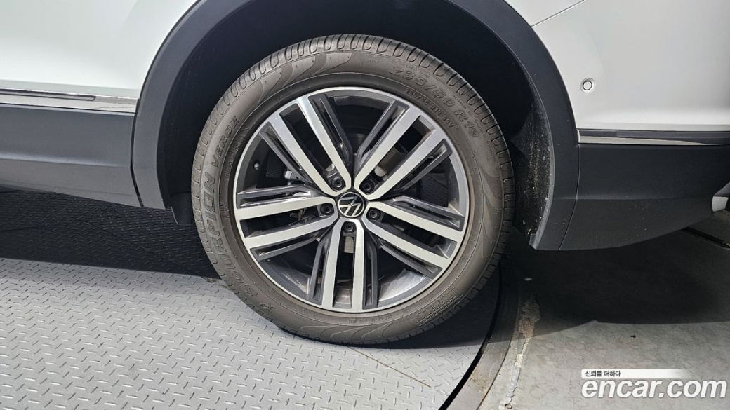 Volkswagen Tiguan 2.0 TSI Prestige, 2024