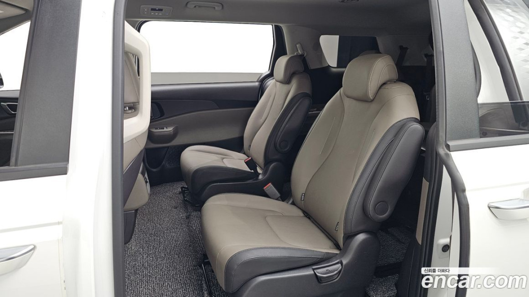 Kia Carnival 9-Seater Prestige, 2024