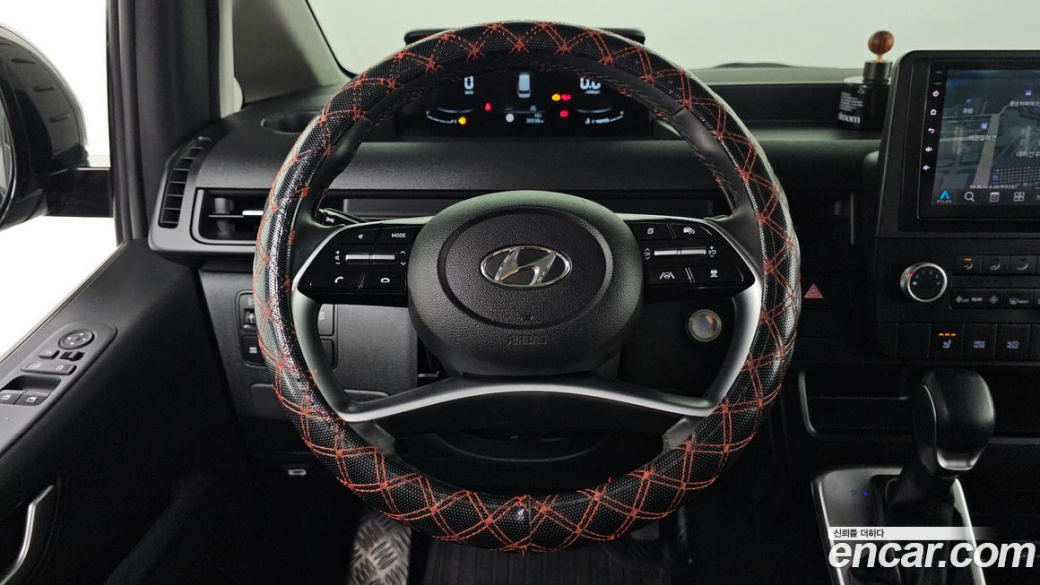 Hyundai Staria 4WD Tourer 11-Seater, 2024