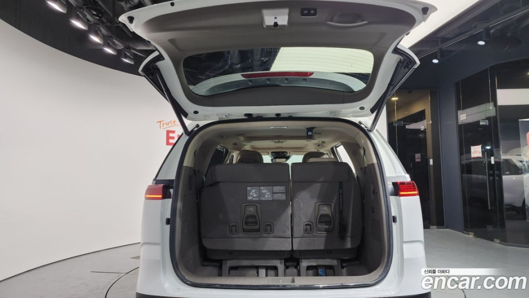 Kia Carnival 7-Seater Signature, 2023
