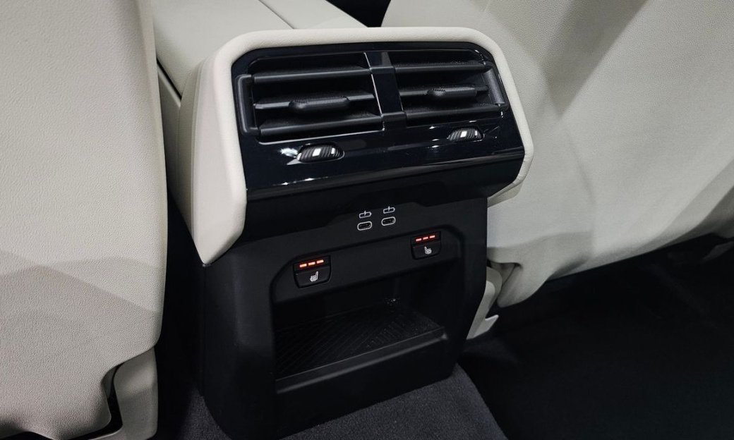 BMW 5-Series 520i, 2025