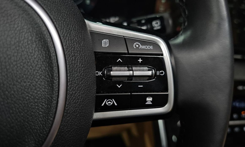 Kia Carnival 7-Seater Signature, 2023