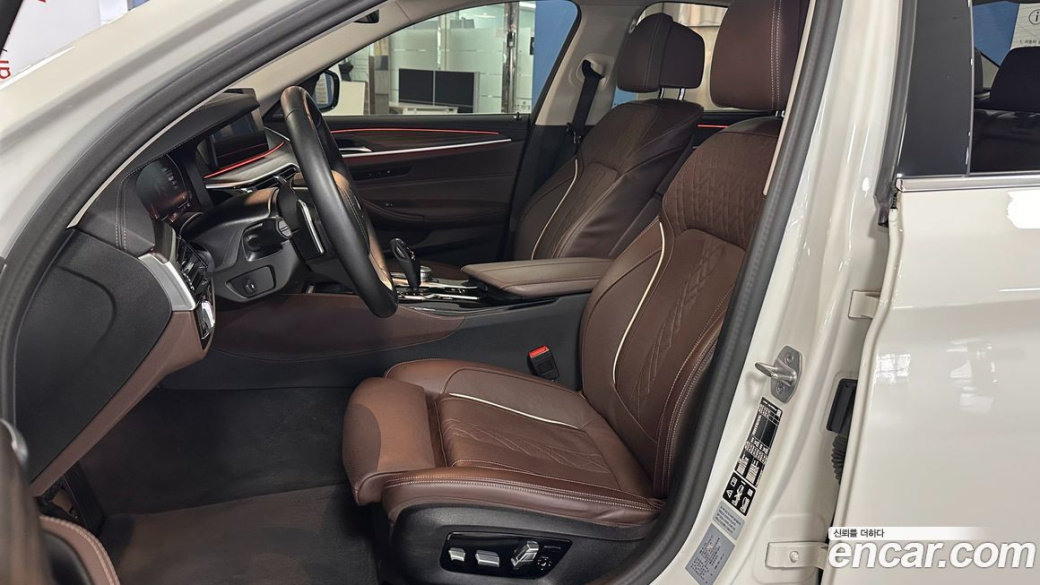 BMW 5-Series 530i xDrive Luxury, 2023