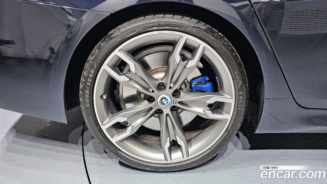 BMW 5-Series M550i xDrive, 2022