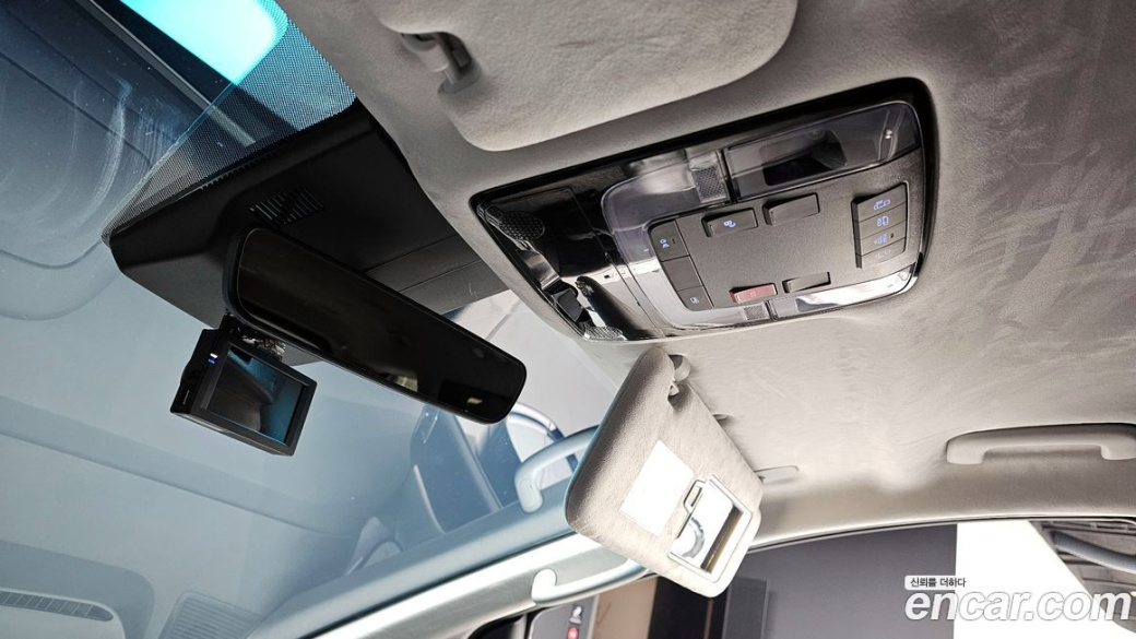Hyundai Staria 4WD Lounge 9-Seater, 2025